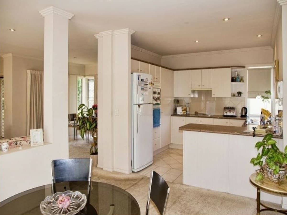 24 Abby Crescent, ASHMORE - Thumbnail 4