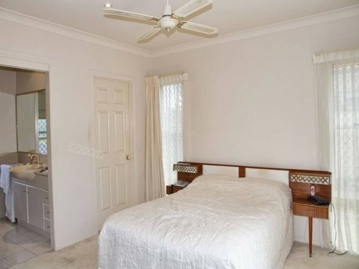 24 Abby Crescent, ASHMORE - Thumbnail 6