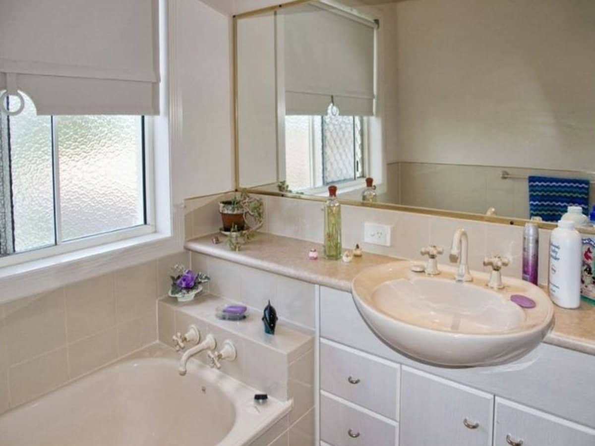 24 Abby Crescent, ASHMORE - Thumbnail 8