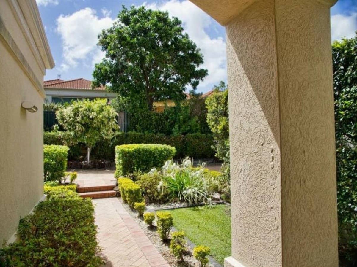 24 Abby Crescent, ASHMORE - Thumbnail 10