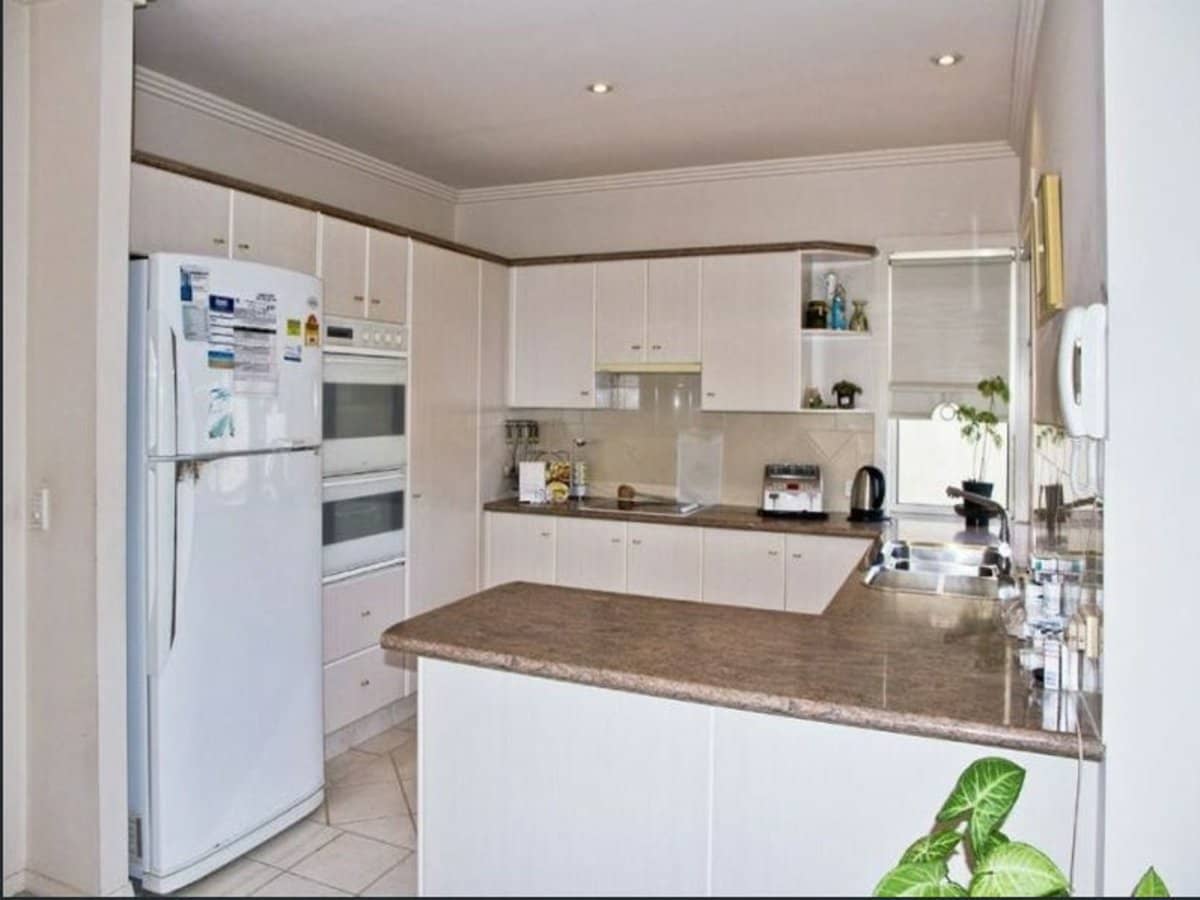 24 Abby Crescent, ASHMORE - Thumbnail 11