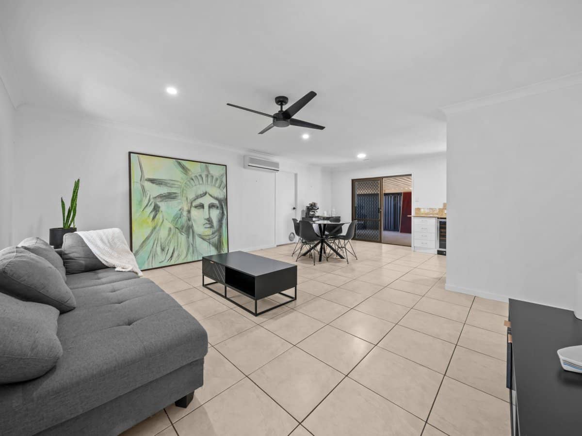 30 Patura Drive, ASHMORE - Thumbnail 6