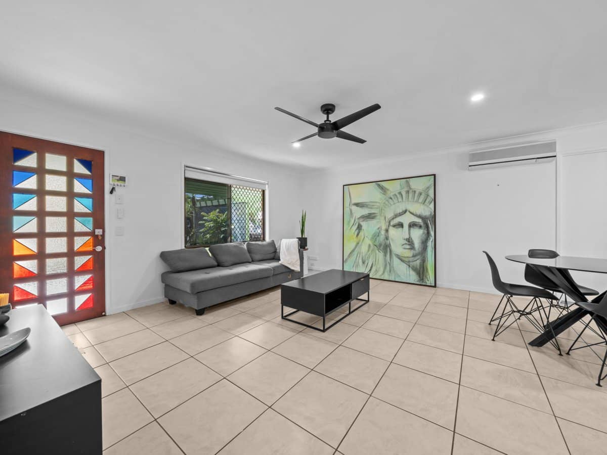 30 Patura Drive, ASHMORE - Thumbnail 8