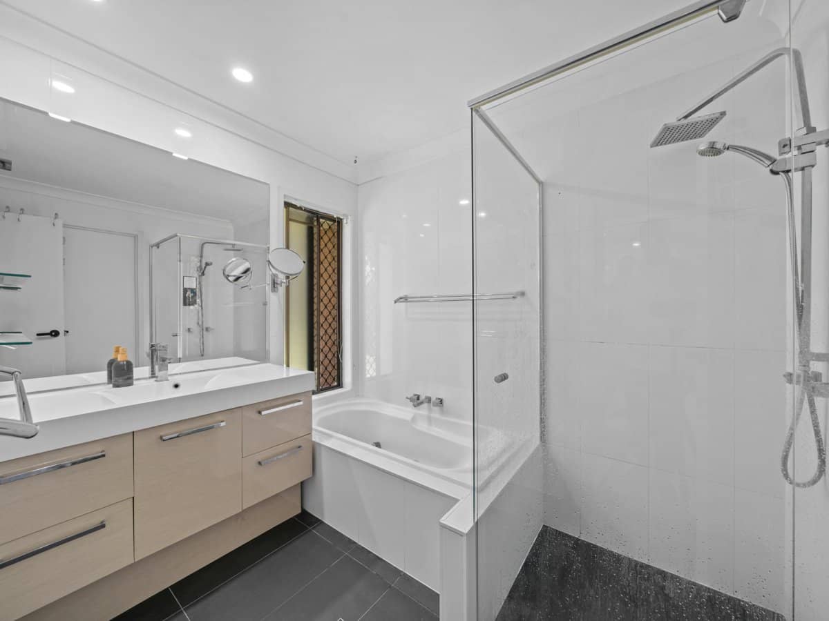 30 Patura Drive, ASHMORE - Thumbnail 12