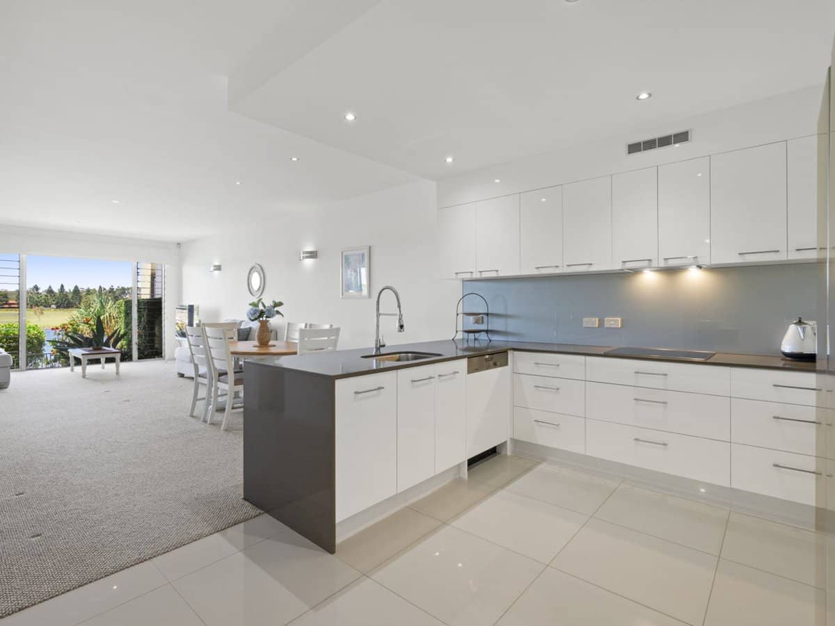 5055 Emerald Island Drive, Carrara - Thumbnail 2