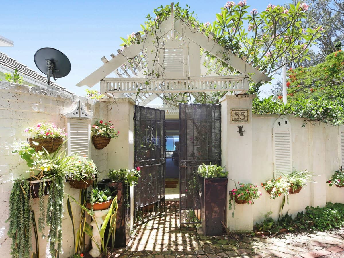 55 George Street, BURLEIGH HEADS - Thumbnail 1