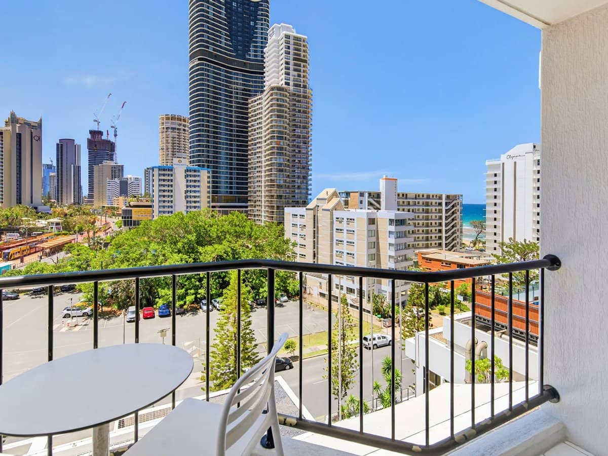 22 View Avenue, Surfers Paradise - Thumbnail 3