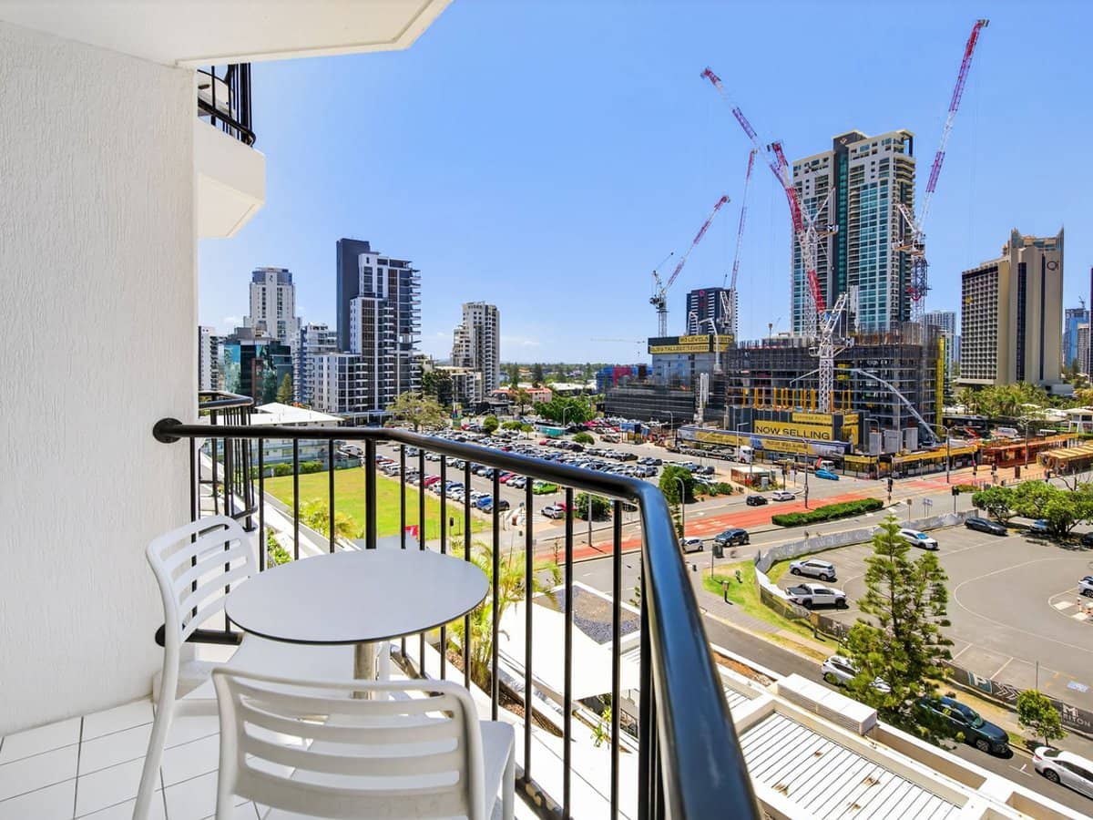 22 View Avenue, Surfers Paradise - Thumbnail 5