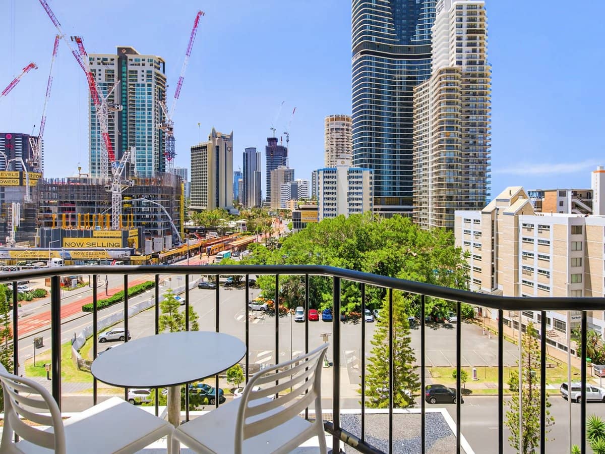 22 View Avenue, Surfers Paradise - Thumbnail 4