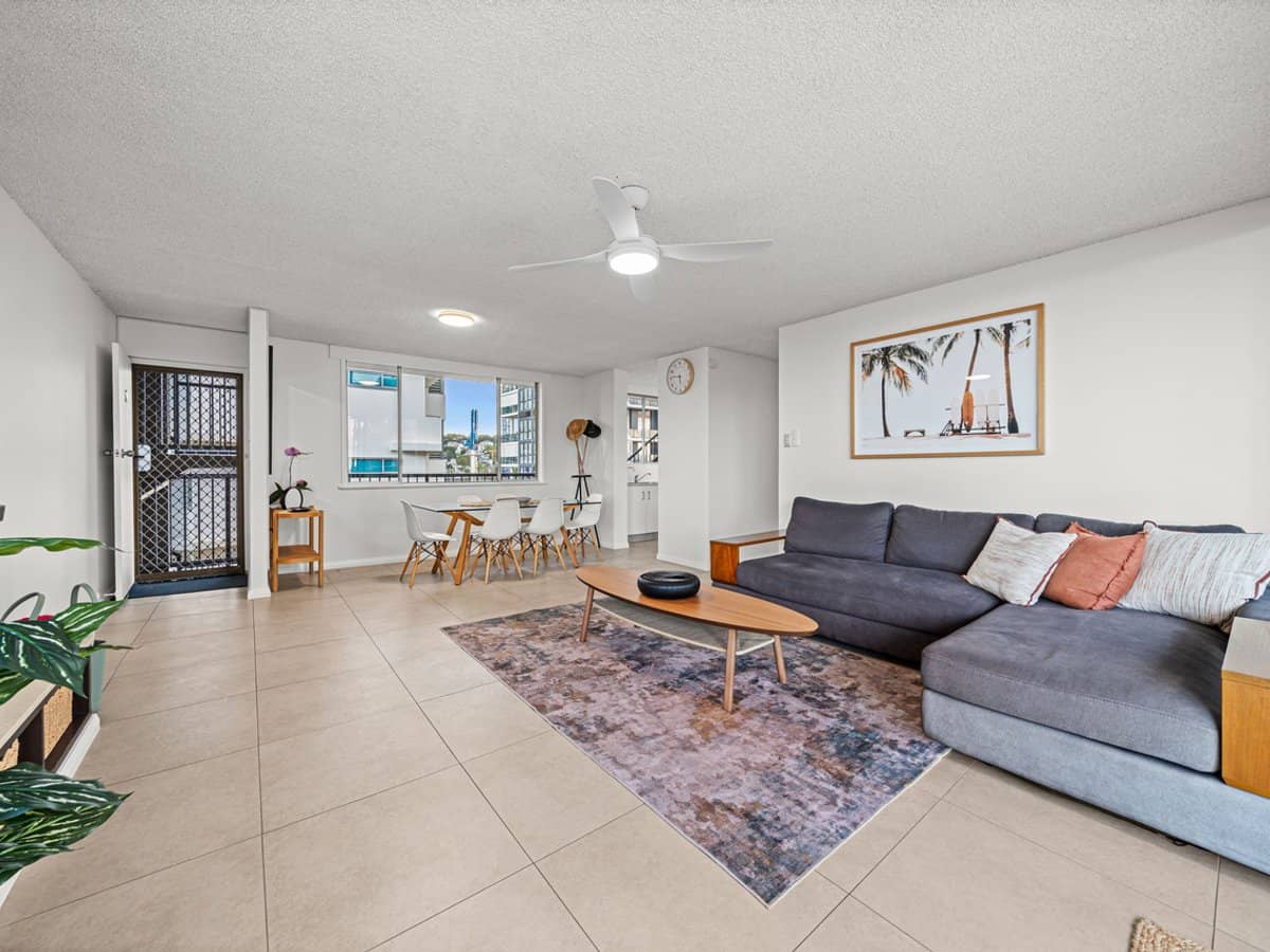 82 The Esplanade, Burleigh Heads - Thumbnail 1