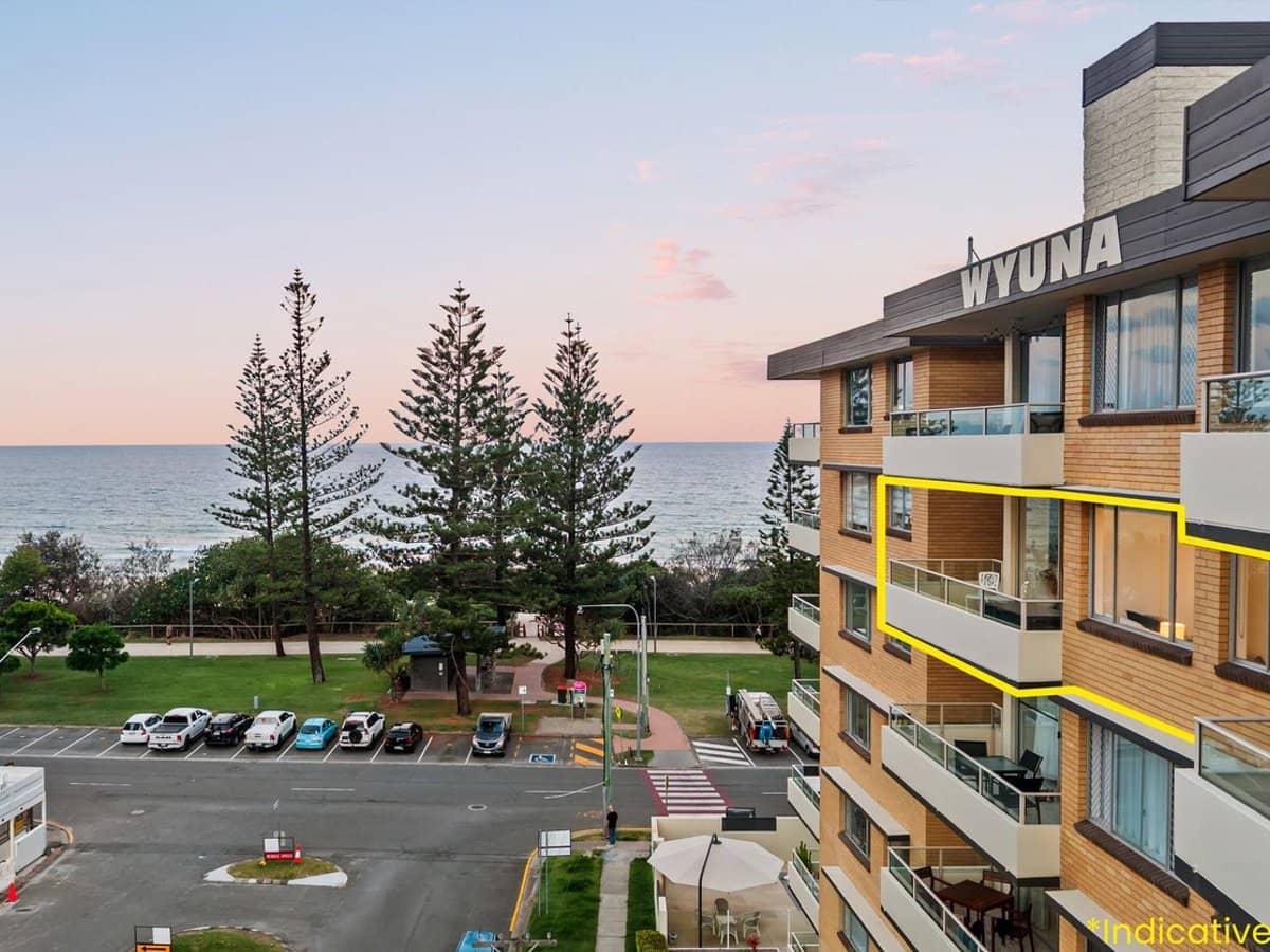 82 The Esplanade, Burleigh Heads - Thumbnail 2