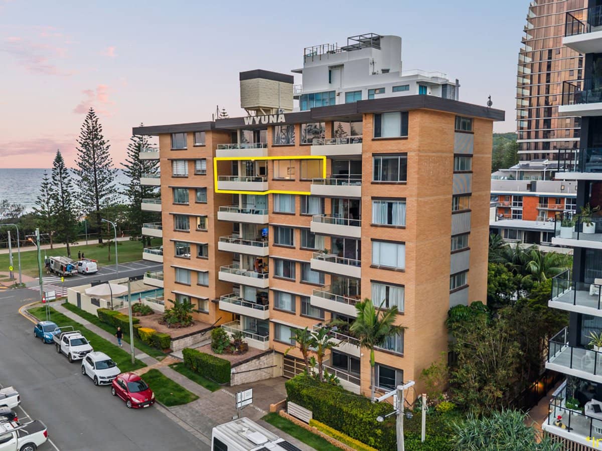 82 The Esplanade, Burleigh Heads - Thumbnail 3