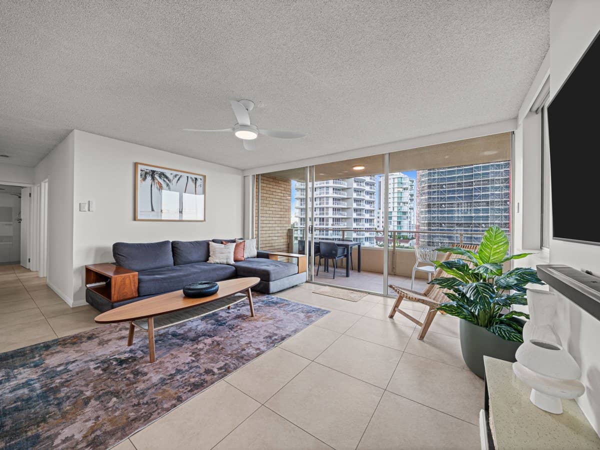 82 The Esplanade, Burleigh Heads - Thumbnail 4