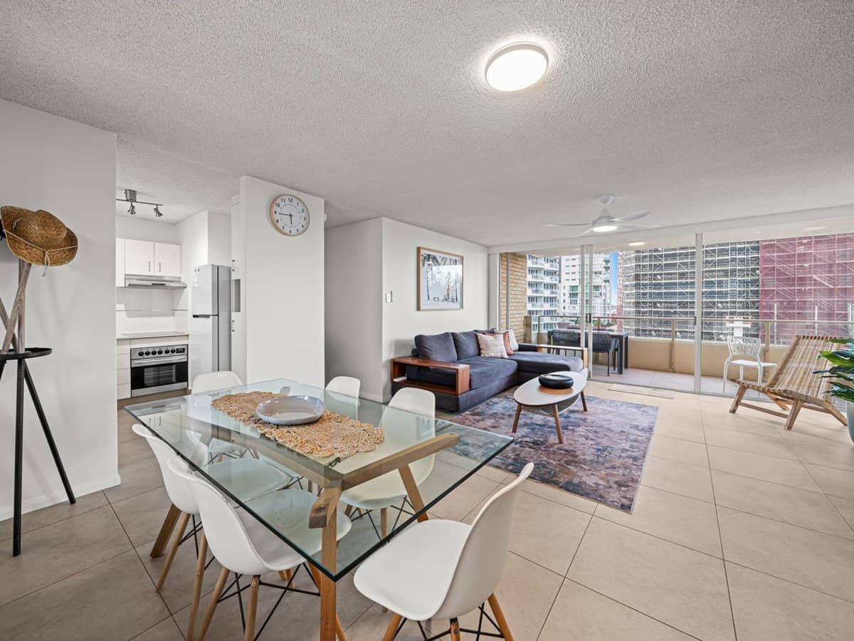 82 The Esplanade, Burleigh Heads - Thumbnail 6