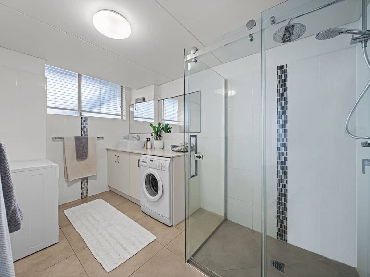 82 The Esplanade, Burleigh Heads - Thumbnail 13