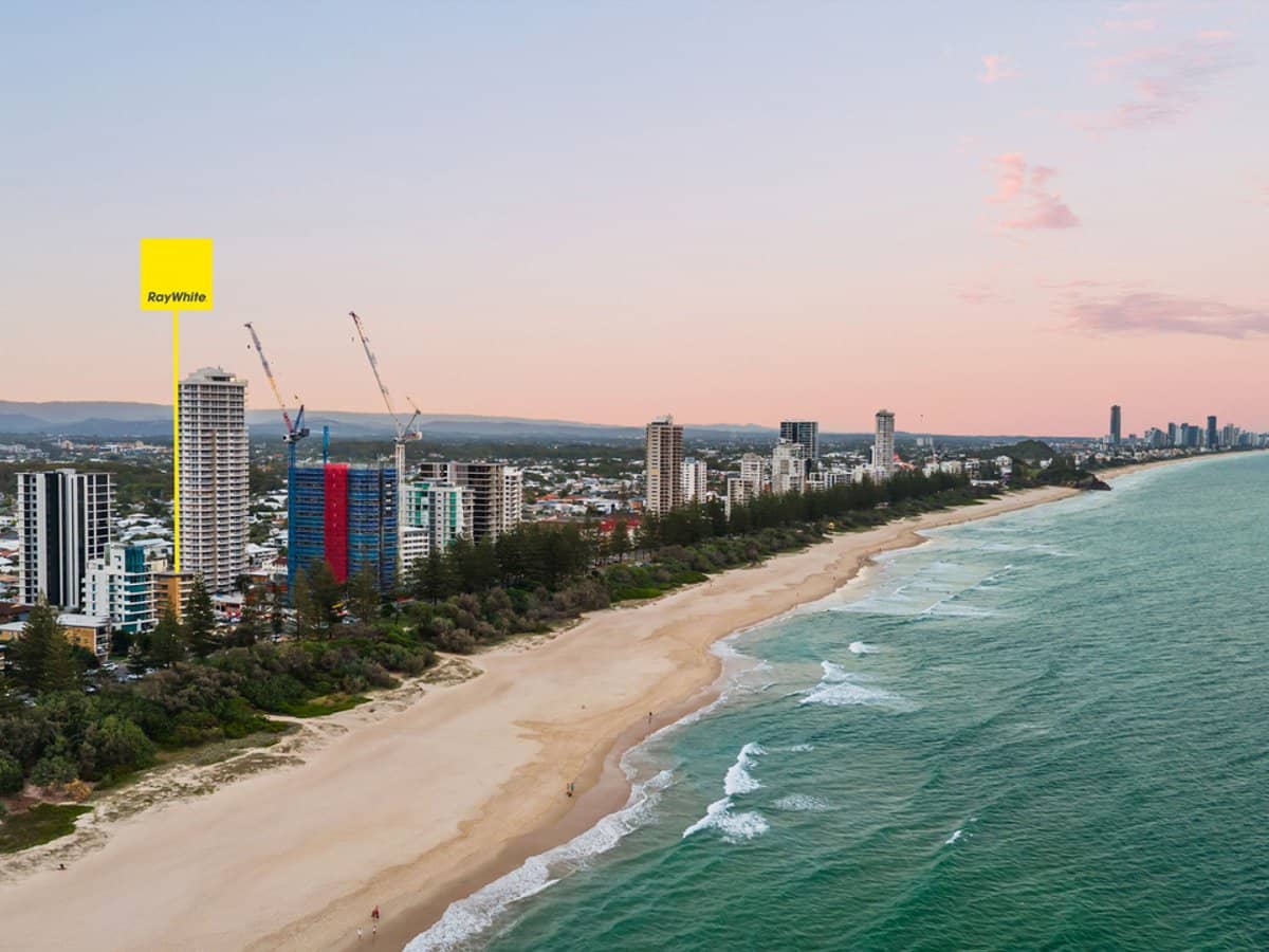 82 The Esplanade, Burleigh Heads - Thumbnail 21