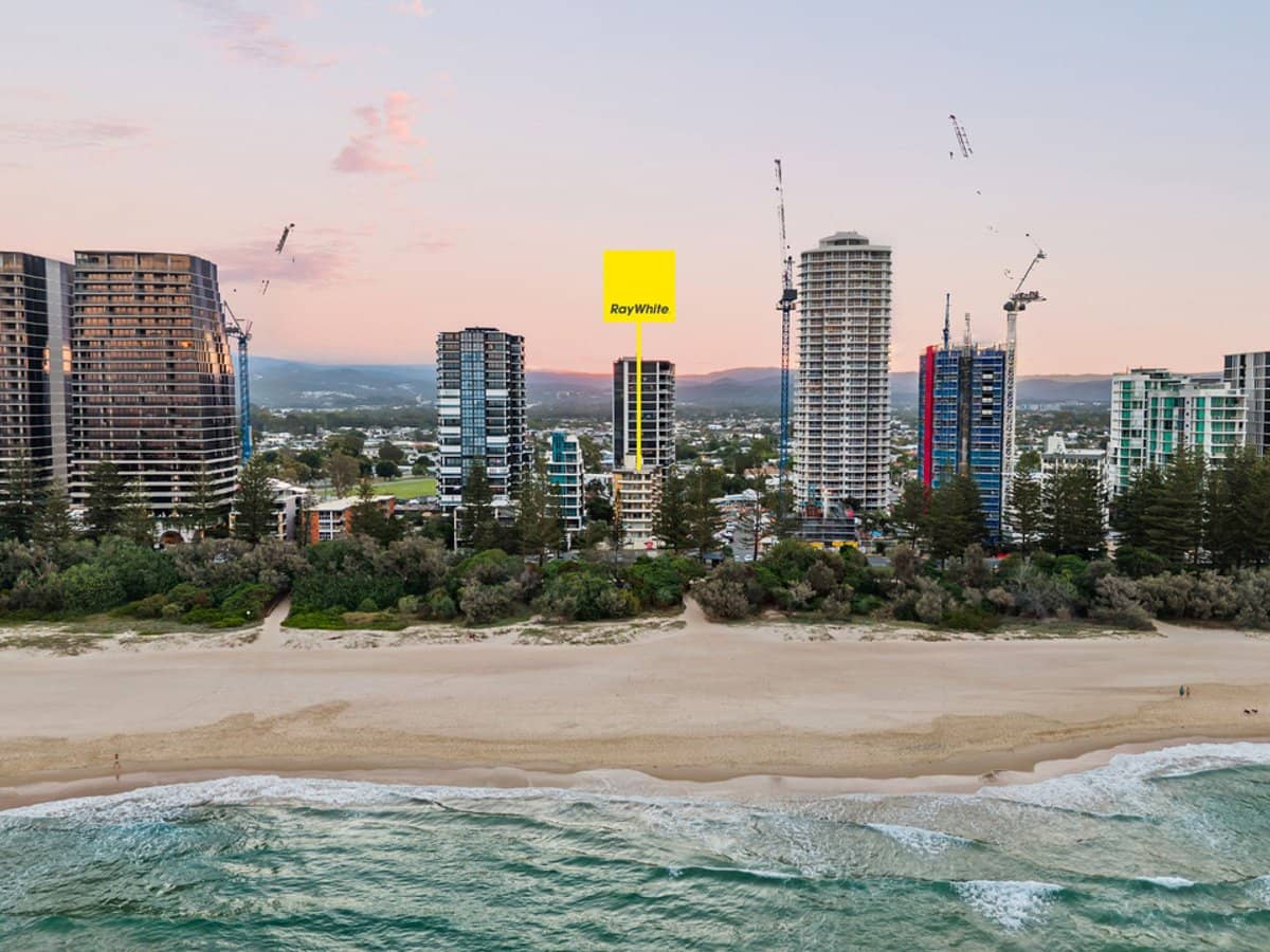 82 The Esplanade, Burleigh Heads - Thumbnail 23