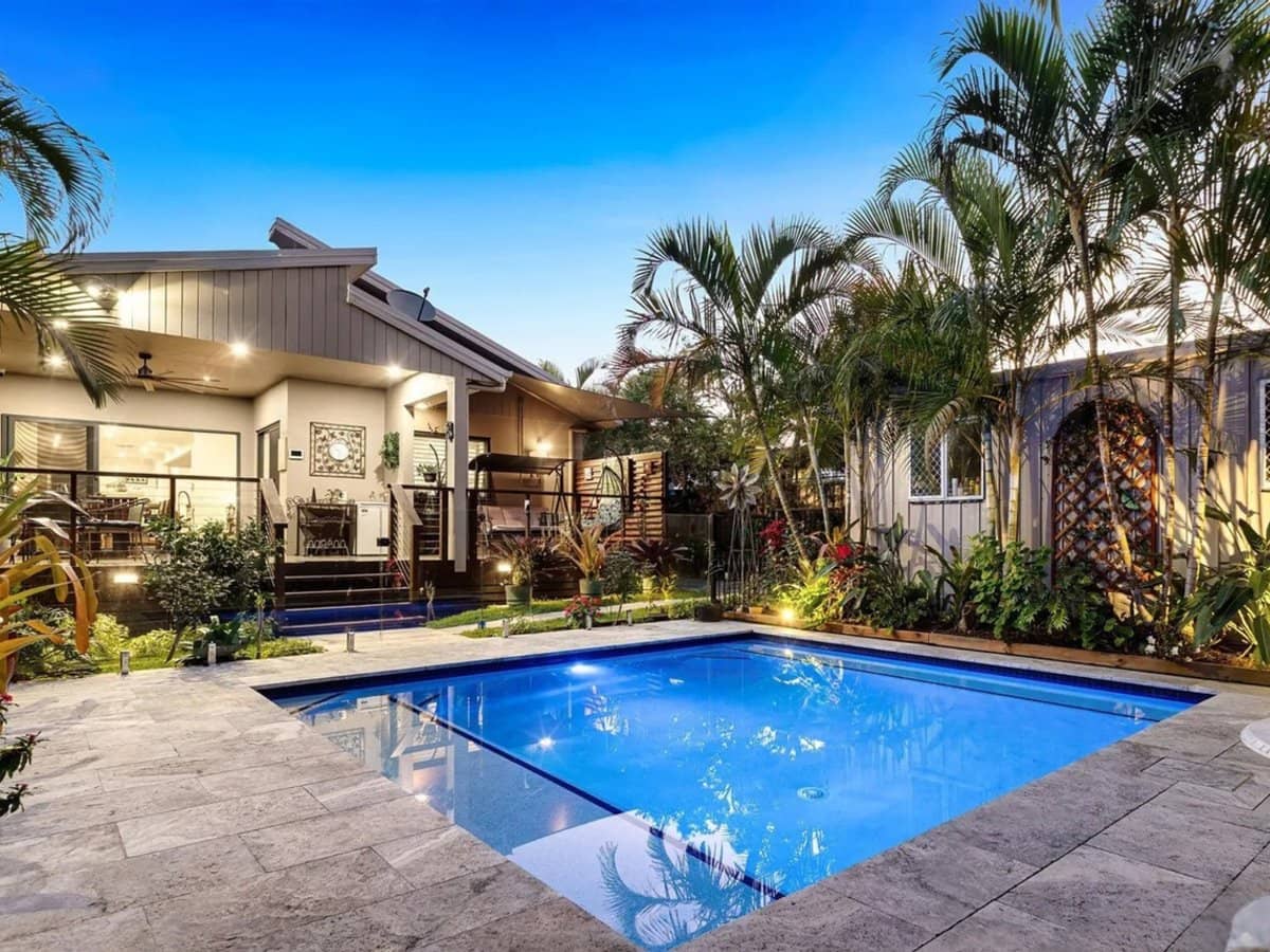 11 First Avenue, LABRADOR - Thumbnail 1