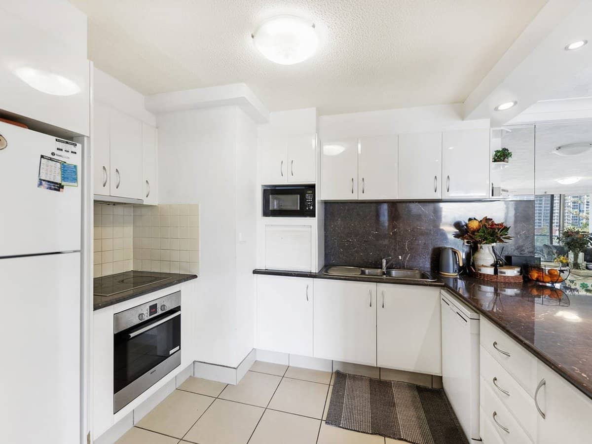 5 Clifford Street, SURFERS PARADISE - Thumbnail 6