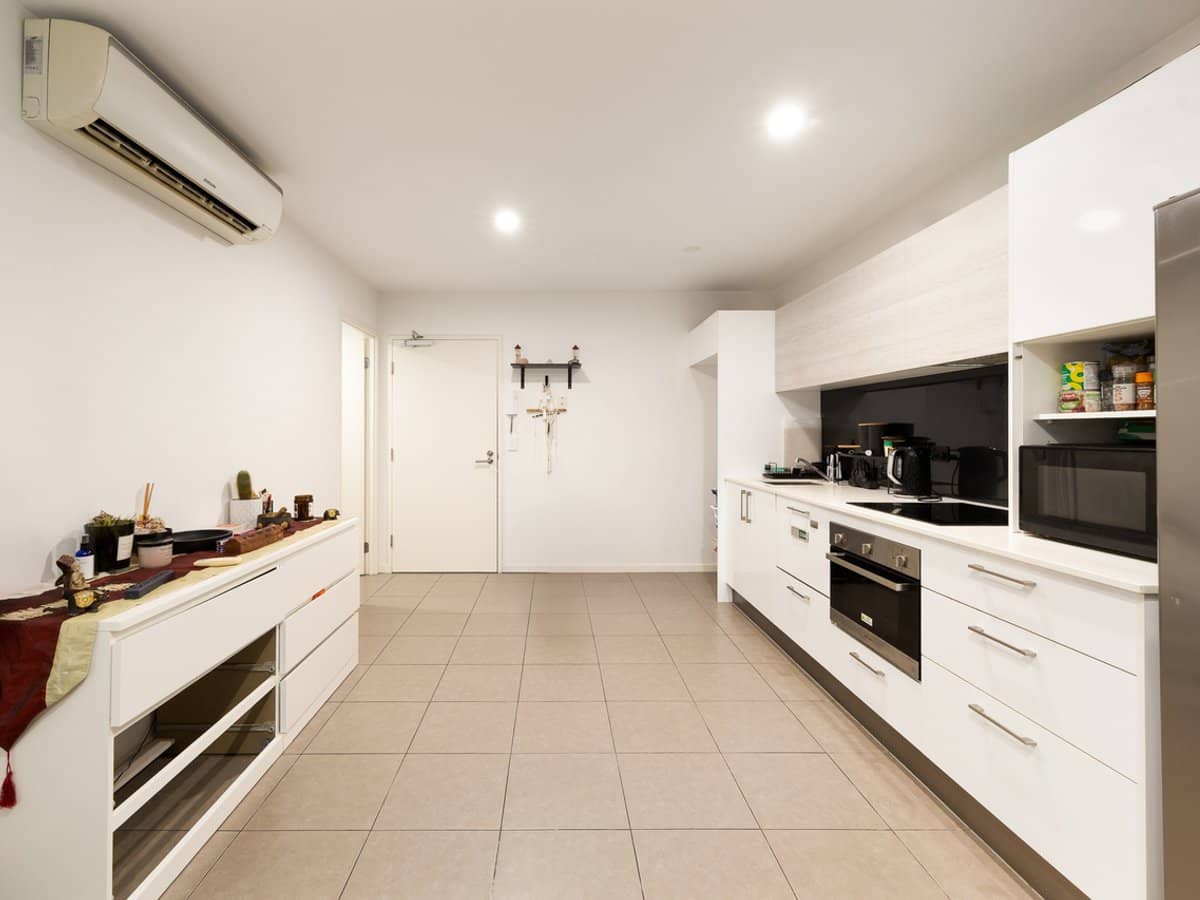 6-8 Waterford Court, BUNDALL - Thumbnail 1