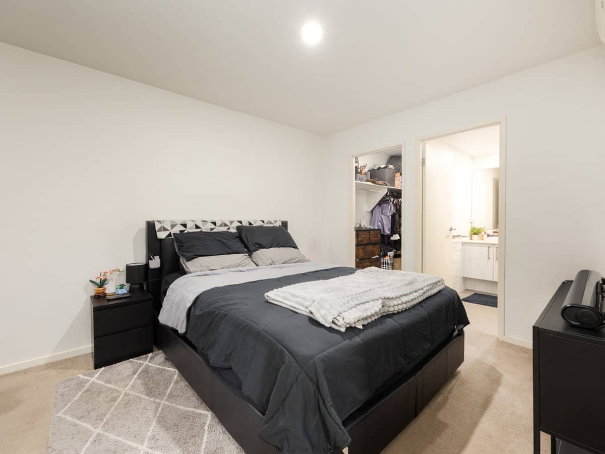 6-8 Waterford Court, BUNDALL - Thumbnail 5