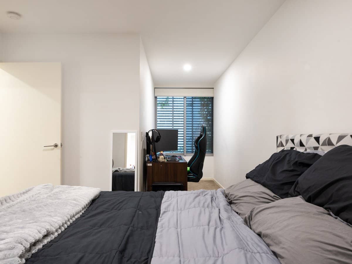 6-8 Waterford Court, BUNDALL - Thumbnail 6
