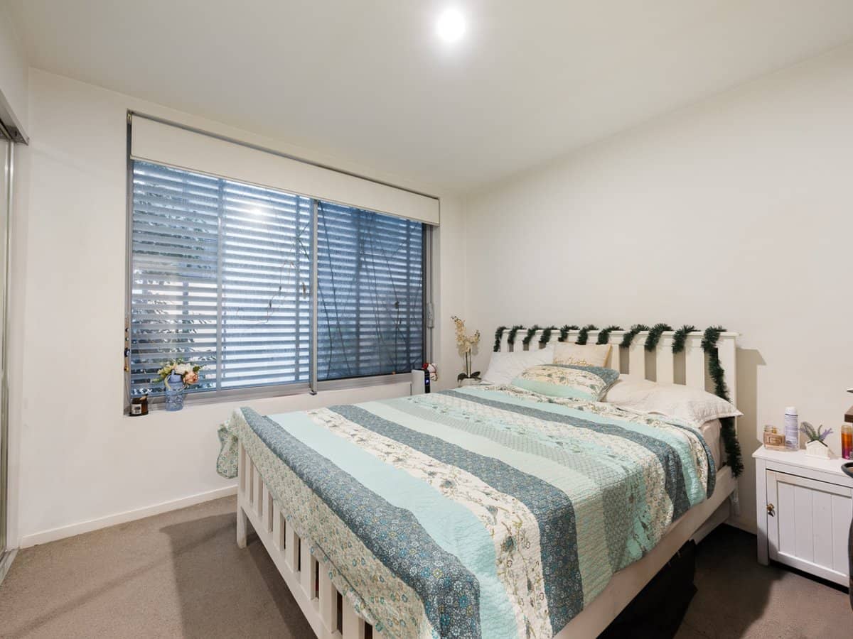 6-8 Waterford Court, BUNDALL - Thumbnail 8