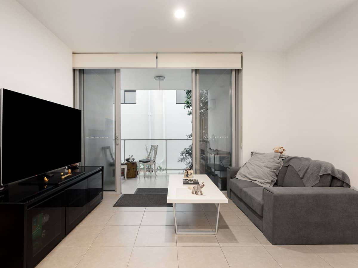 6-8 Waterford Court, BUNDALL - Thumbnail 9