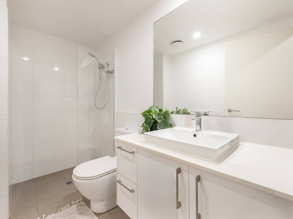 6-8 Waterford Court, BUNDALL - Thumbnail 13