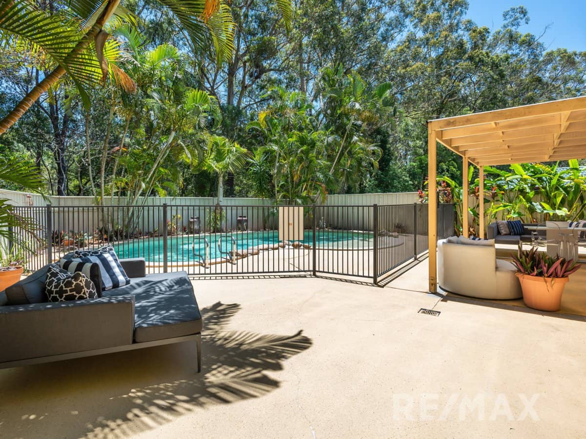 21 Fiddlewood Place, REEDY CREEK - Thumbnail 2