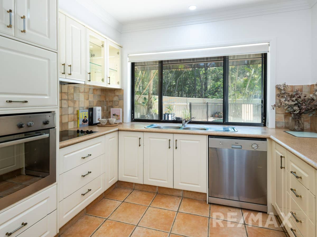 21 Fiddlewood Place, REEDY CREEK - Thumbnail 9