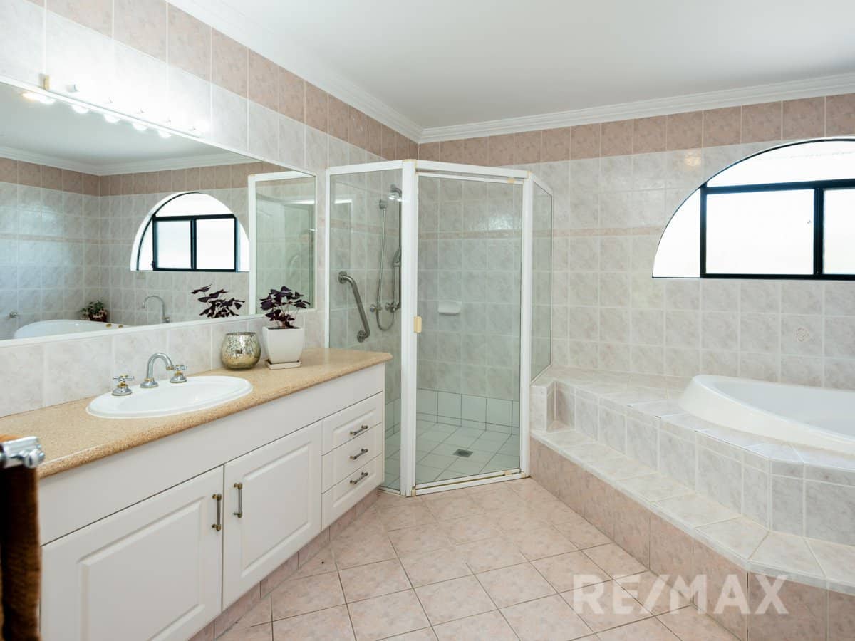 21 Fiddlewood Place, REEDY CREEK - Thumbnail 14