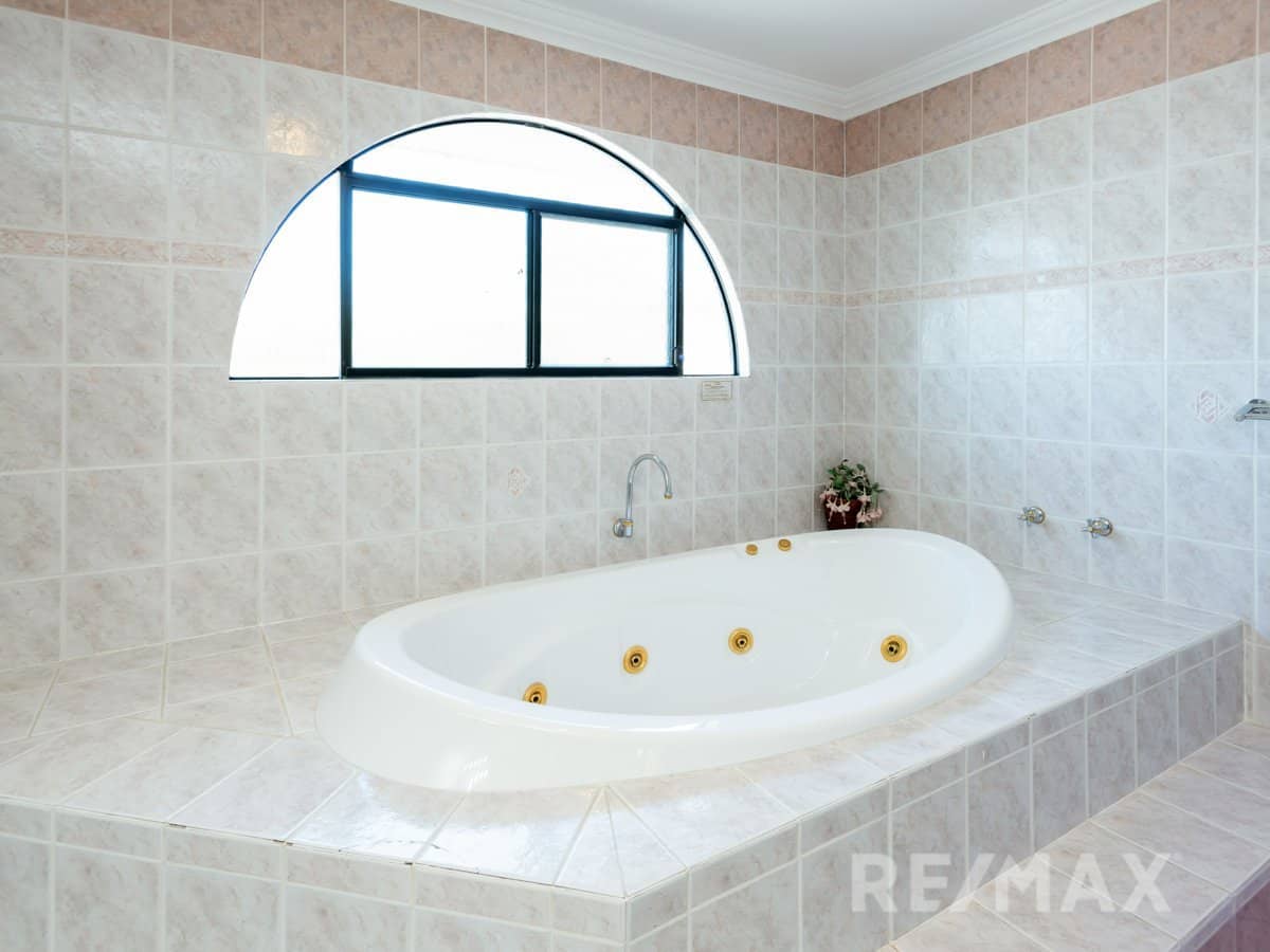 21 Fiddlewood Place, REEDY CREEK - Thumbnail 15