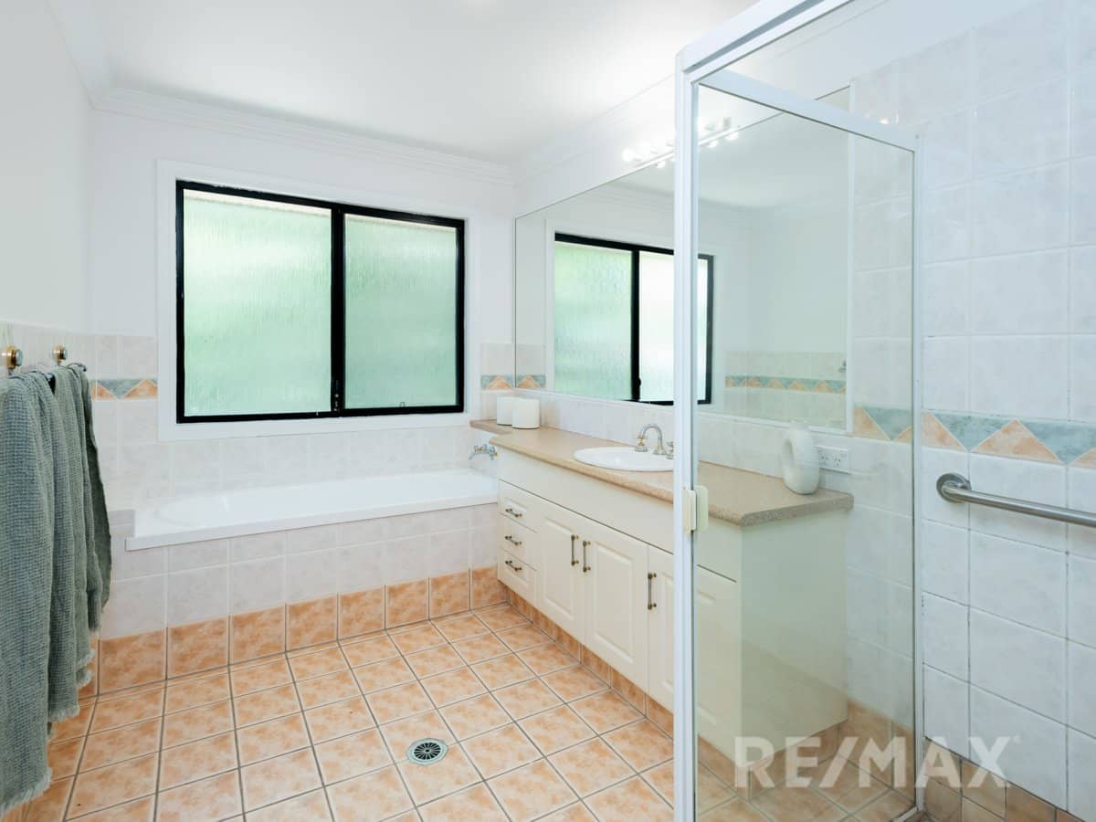 21 Fiddlewood Place, REEDY CREEK - Thumbnail 19