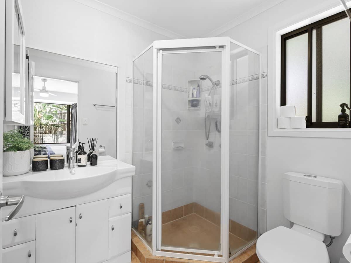 1 Stillwater Crescent, ROBINA - Thumbnail 9