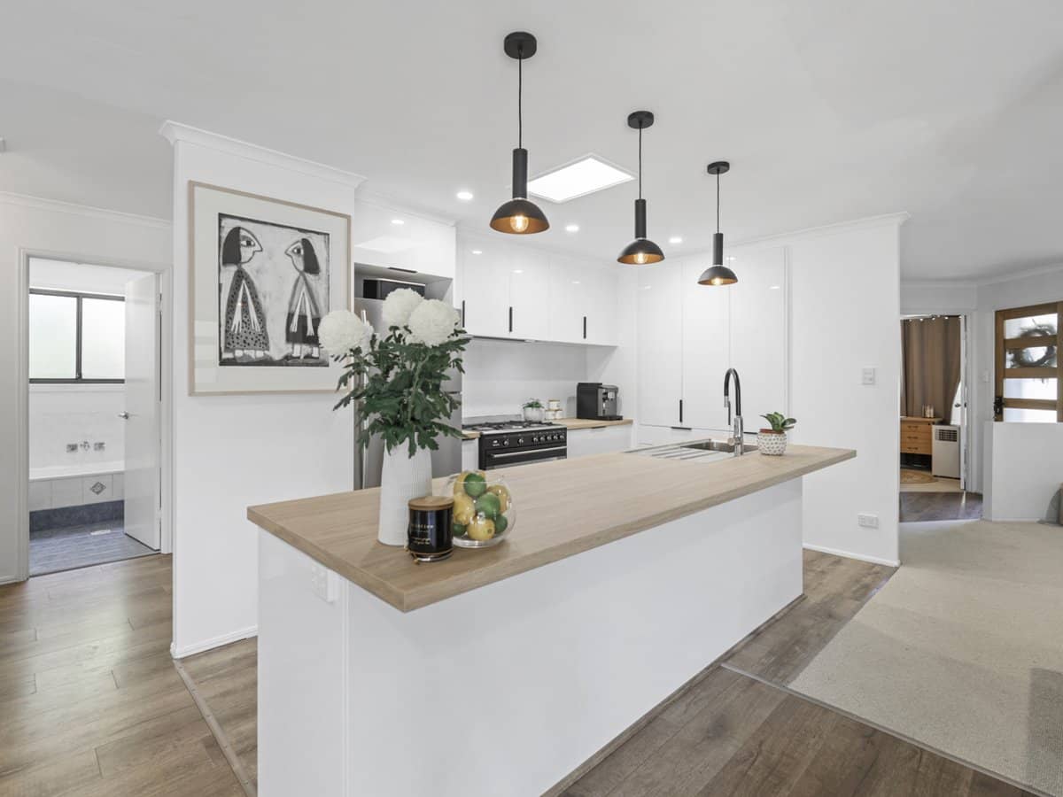 1 Stillwater Crescent, ROBINA - Thumbnail 4