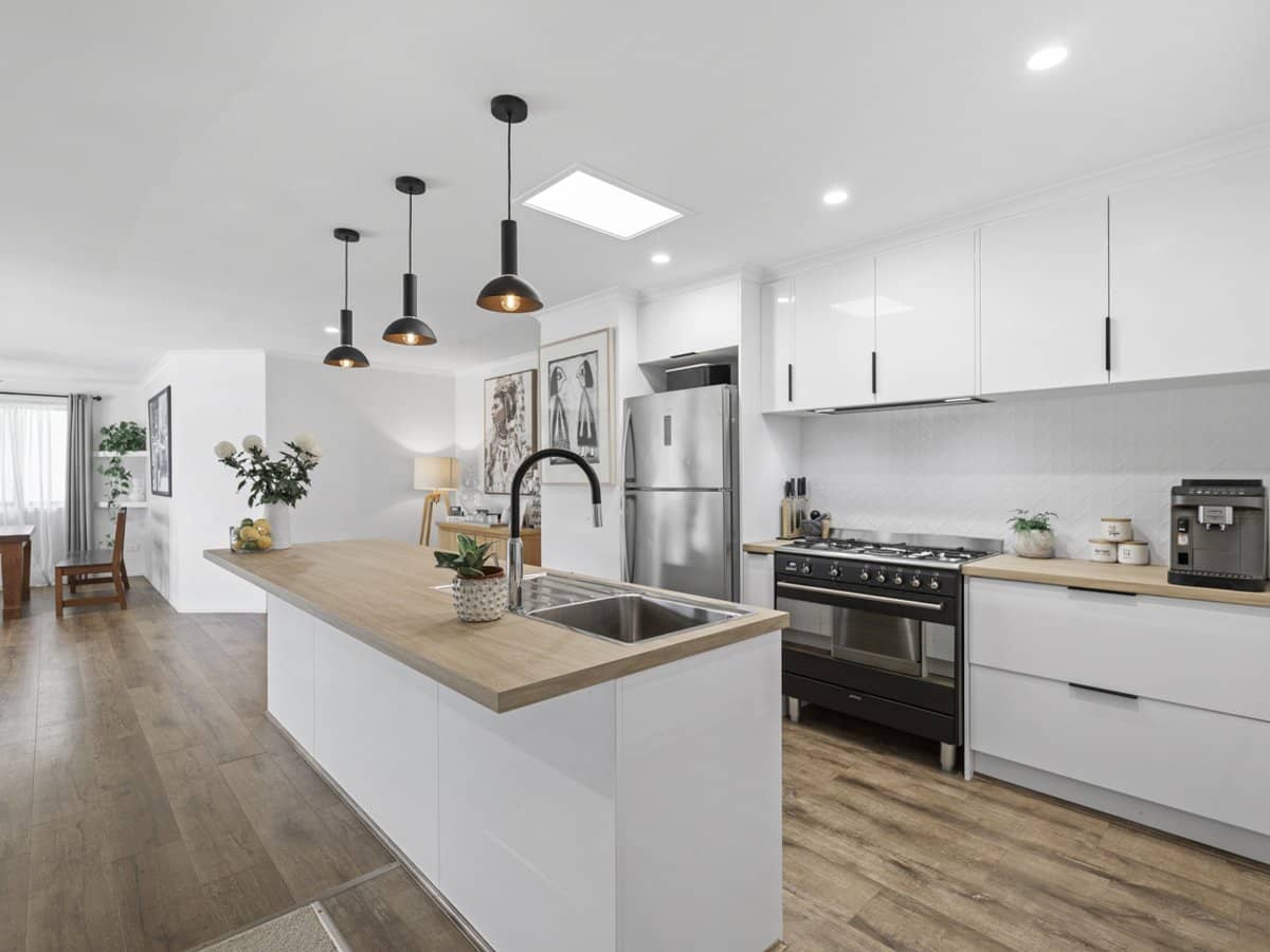 1 Stillwater Crescent, ROBINA - Thumbnail 5