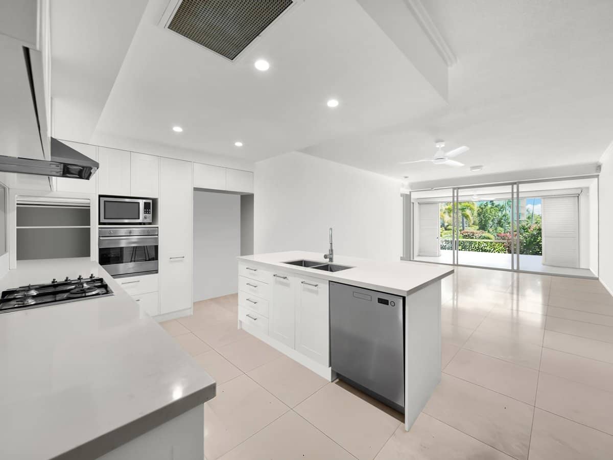 1 Rialto Quay Drive, HOPE ISLAND - Thumbnail 2