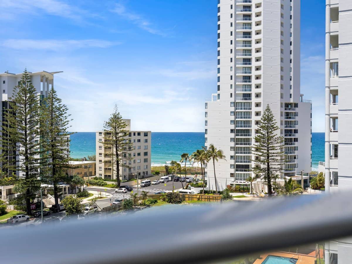 19 Fern Street, SURFERS PARADISE - Thumbnail 1