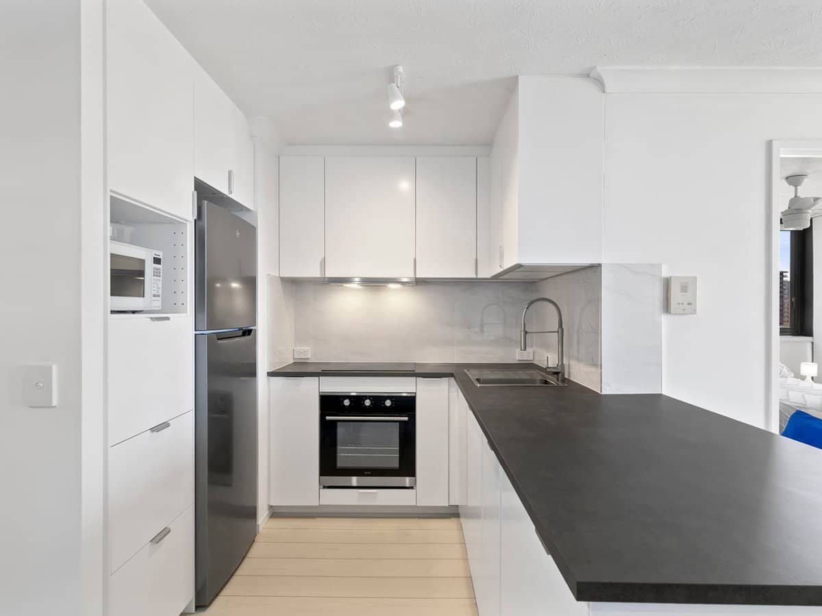 19 Fern Street, SURFERS PARADISE - Thumbnail 11