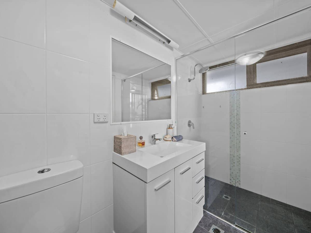 9 Trickett Street, Surfers Paradise - Thumbnail 20