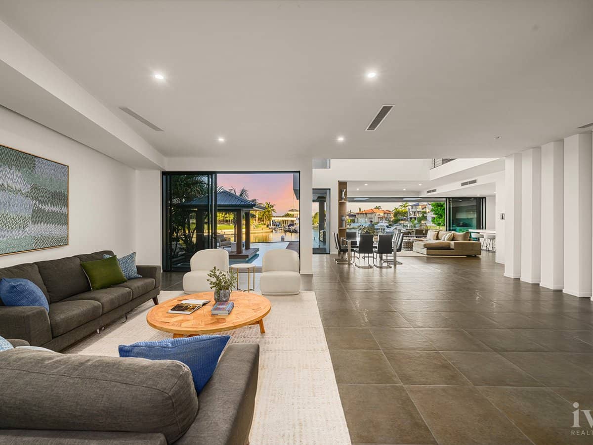 20 Hampton Court, Sovereign Islands - Thumbnail 3