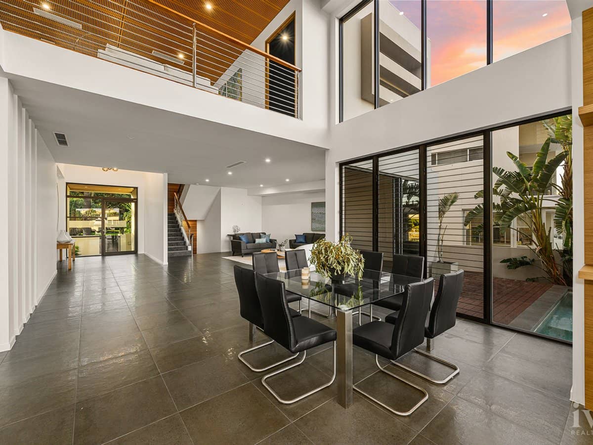 20 Hampton Court, Sovereign Islands - Thumbnail 12