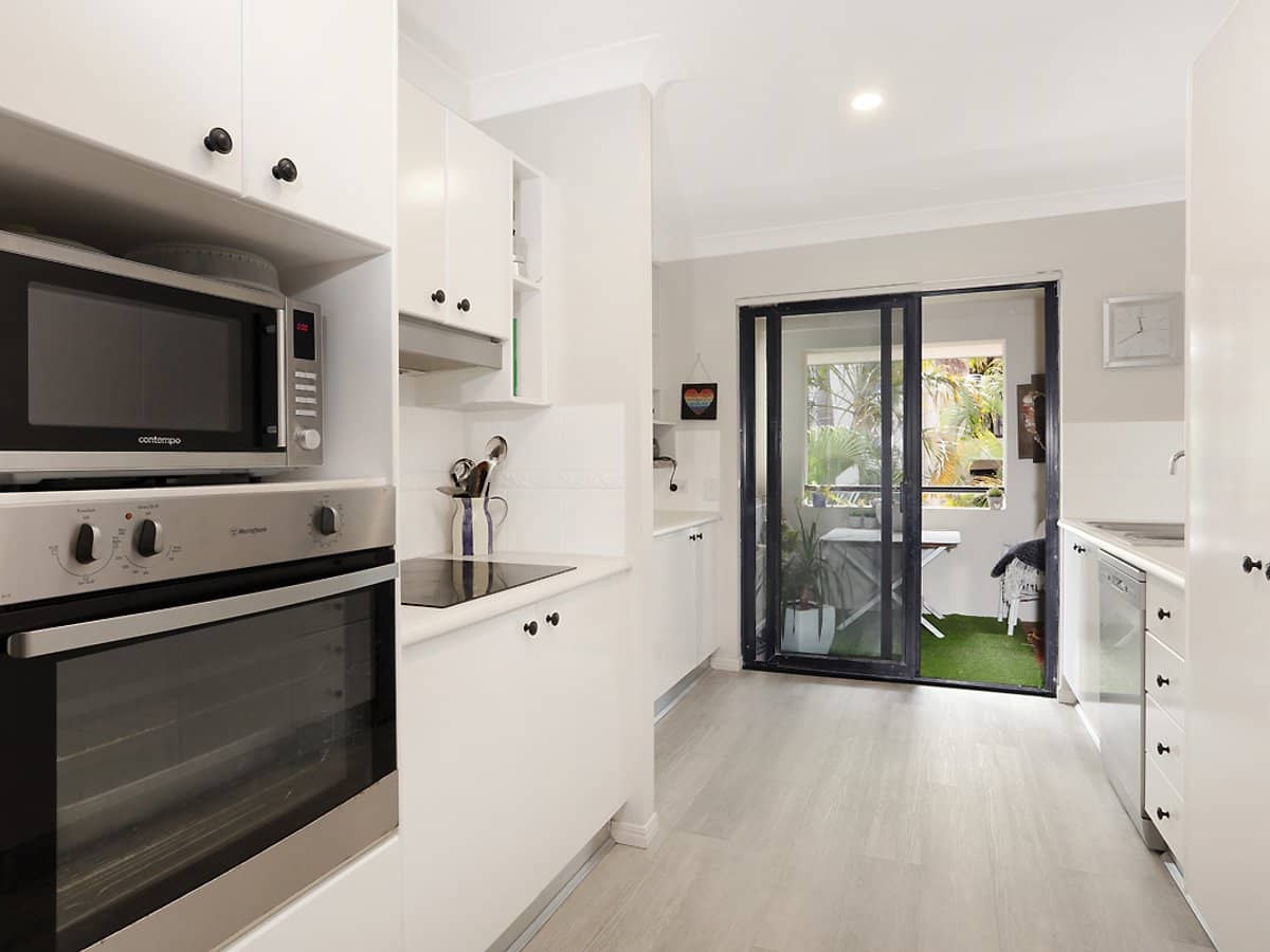 1 GREAT HALL Drive, MIAMI - Thumbnail 2