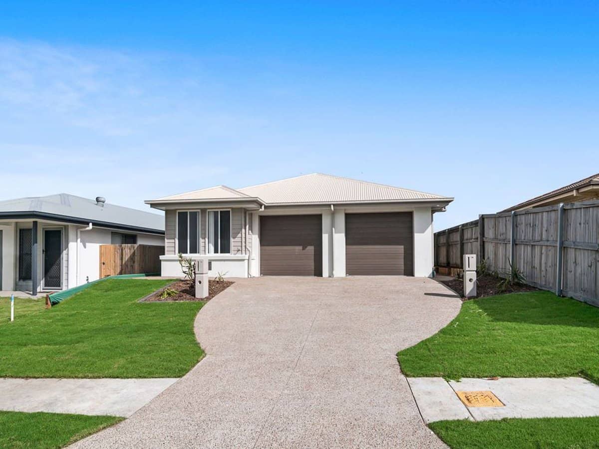 11 Tranquillity Way, EAGLEBY - Thumbnail 1