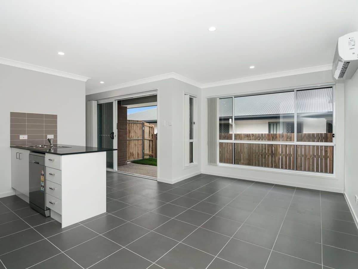 11 Tranquillity Way, EAGLEBY - Thumbnail 2