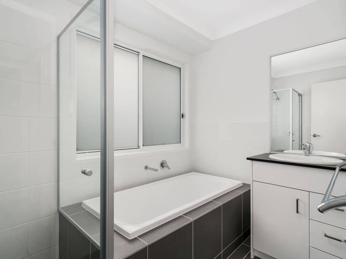 11 Tranquillity Way, EAGLEBY - Thumbnail 4