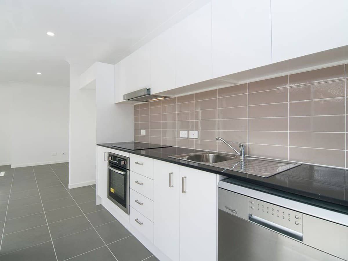 11 Tranquillity Way, EAGLEBY - Thumbnail 6