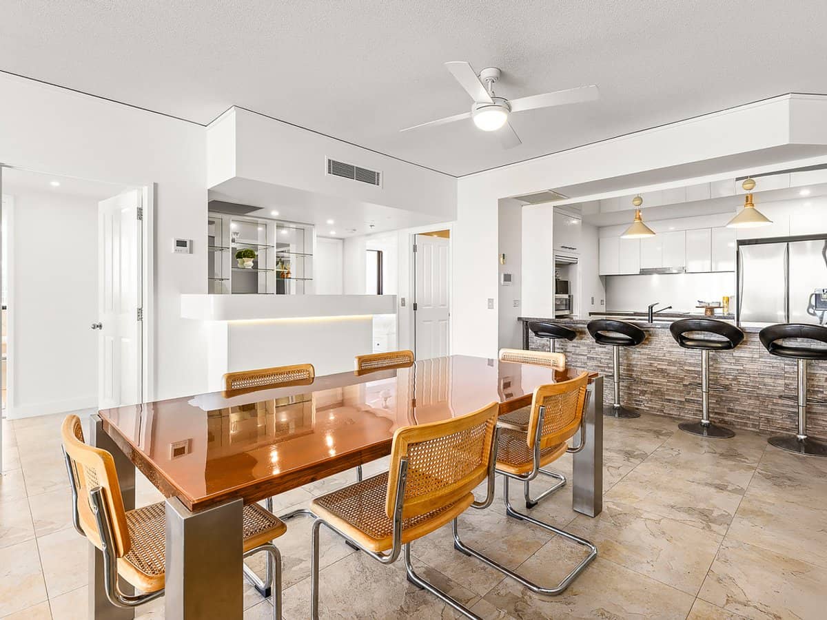 22 Surf Parade, BROADBEACH - Thumbnail 3