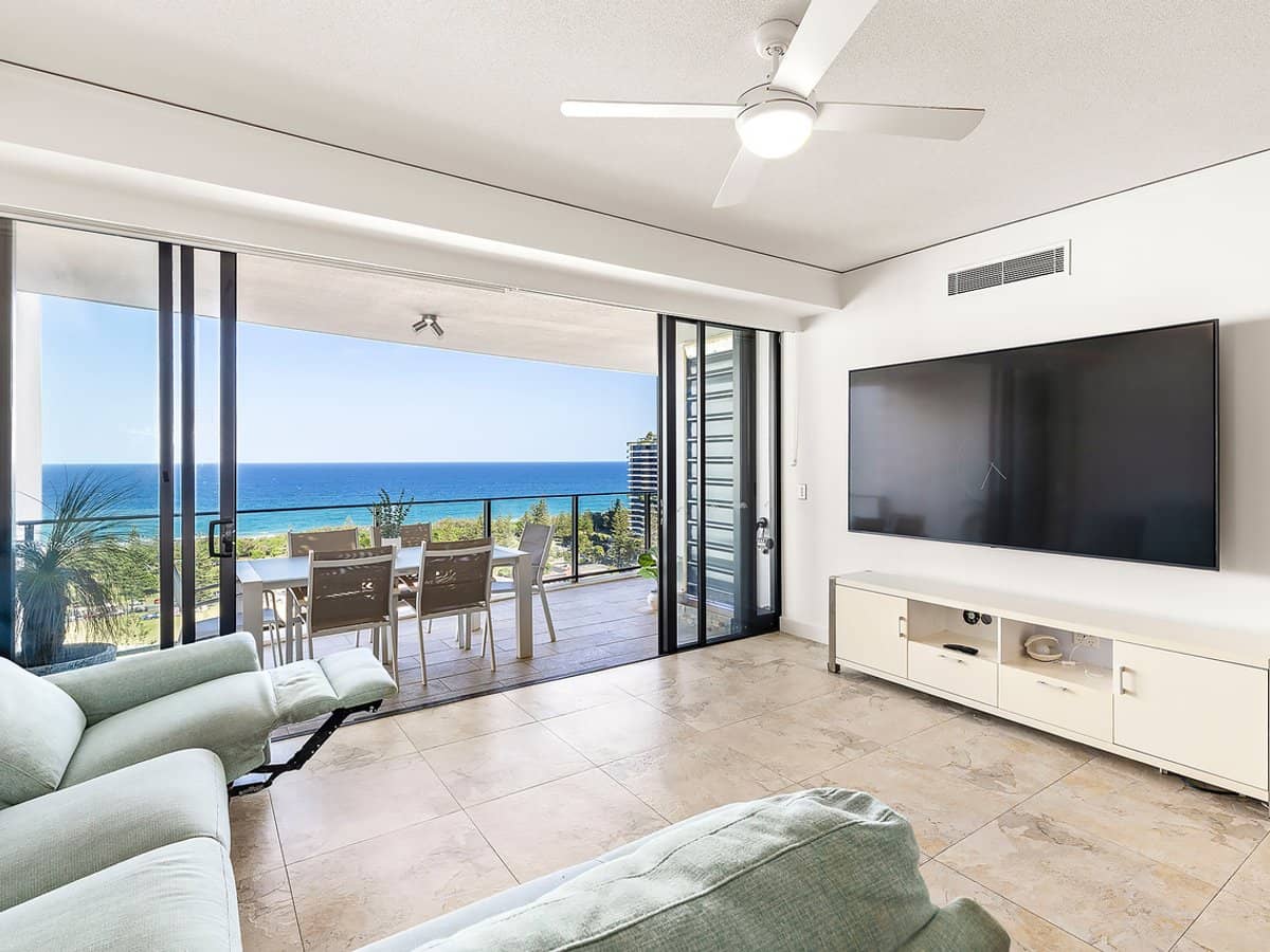 22 Surf Parade, BROADBEACH - Thumbnail 4